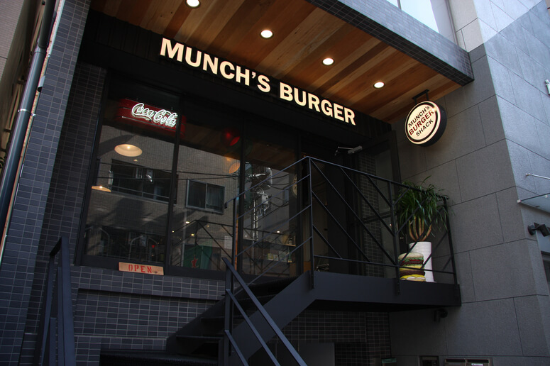 MUNCH'S BURGER SHACKの店舗外観（テイクアウト集客の事例店舗）